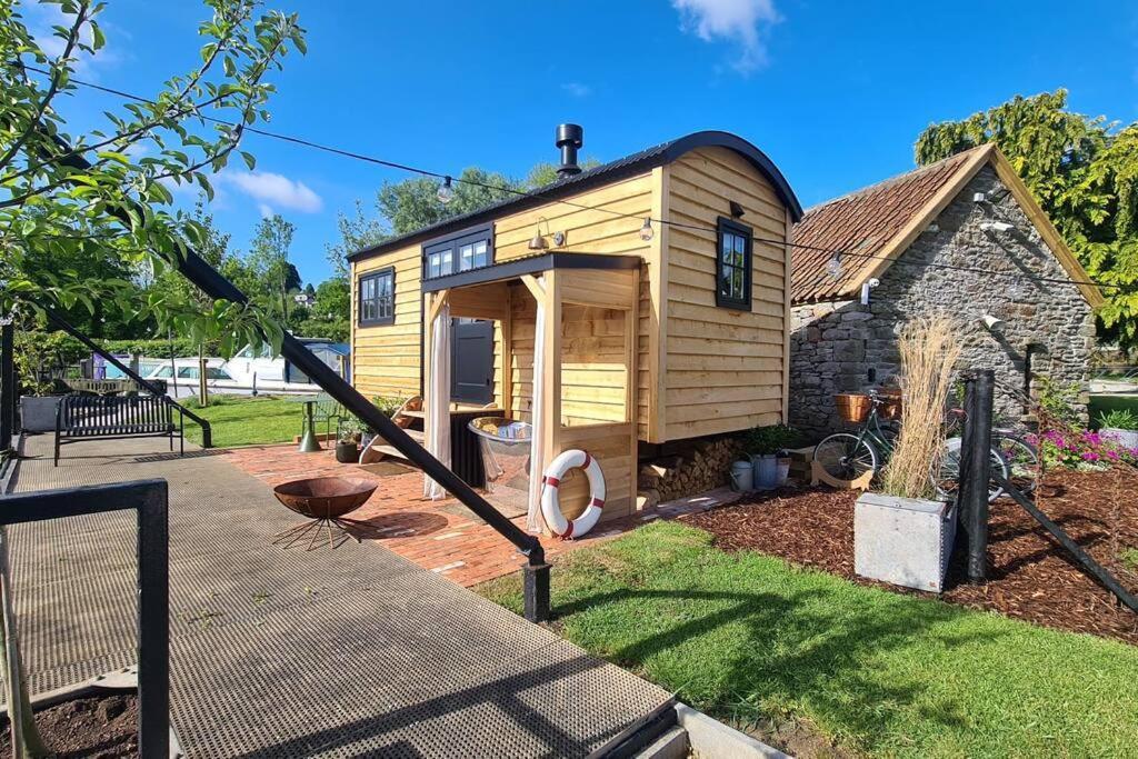 Appartement Island Hut - Outdoor Bath Tub, Firepit And Water Equipment à Saltford Extérieur photo
